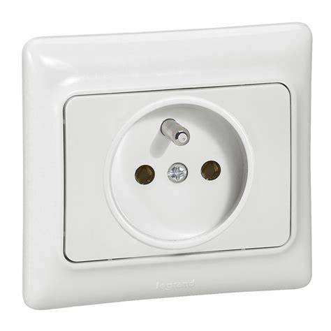 Legrand Kaptika 2P+E Socket
